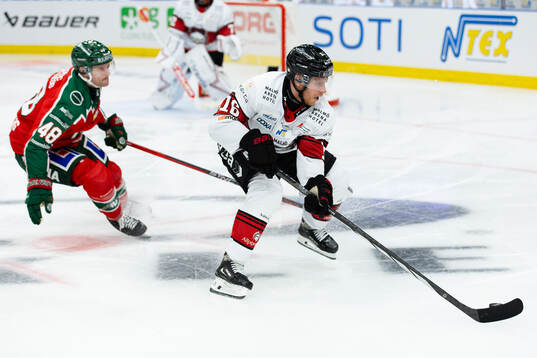 Frölundas Carl Klingberg och Malmö Redhawks Matias Lassen