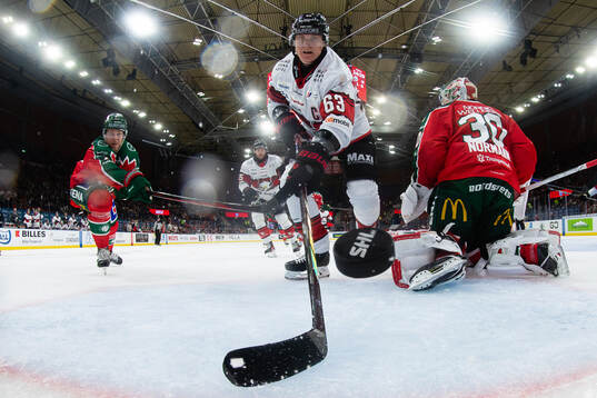 Malmö Redhawks Fredrik Händemark kvitterar till 1-1 bakom