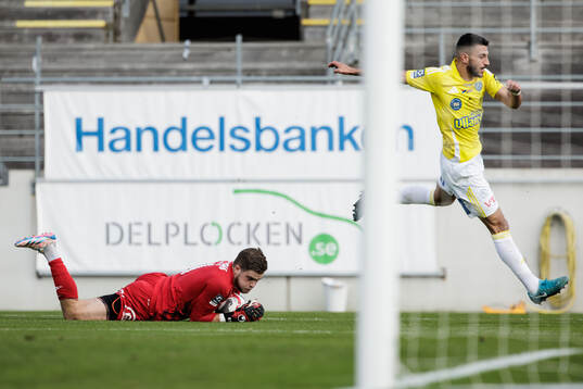 Ängelholms målvakt Robin Streifert och Falkenbergs FFs