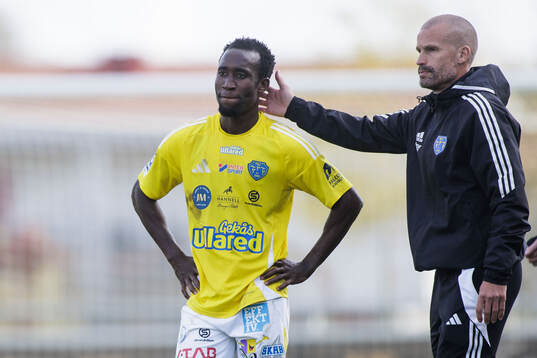 Falkenbergs FFs Wanbe Godwin Aguda och tränare Christoffer