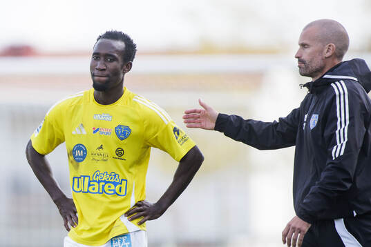 Falkenbergs FFs Wanbe Godwin Aguda och tränare Christoffer