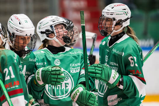 Rögles Megan Christine Holzhuter jublar