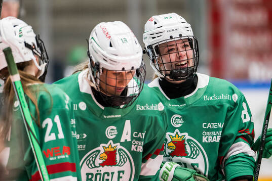 Rögles Megan Christine Holzhuter jublar