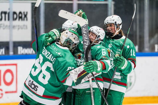 Rögles målvakt Alba Gonzalo, Margot Huot-Marchand och Moa