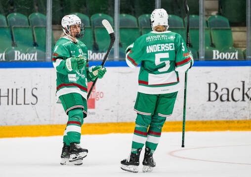 Rögles Josefine Biseth Engmann jublar