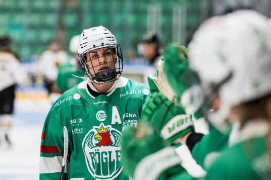 Rögles Josefine Biseth Engmann jublar