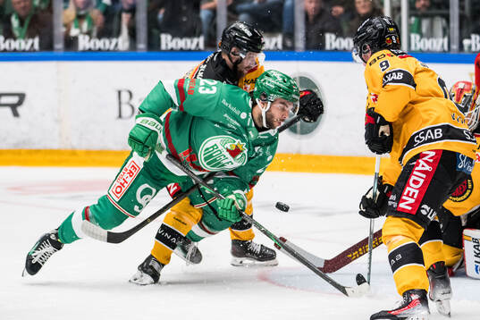 Luleås Einar Emanuelsson och Rögles Josh Dickinson