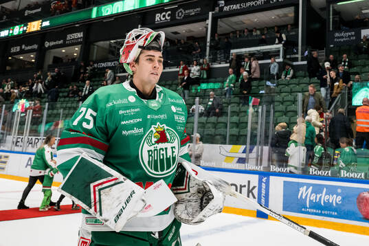 Rögles målvakt Arvid Holm deppar och