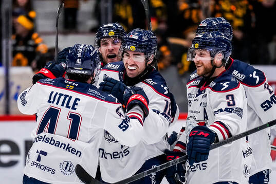 Linköpings Broc Little och Remi Elie jublar