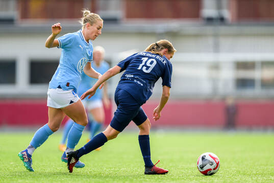 Malmö FFs Mia Persson och Eskilstuna Uniteds Michaela van