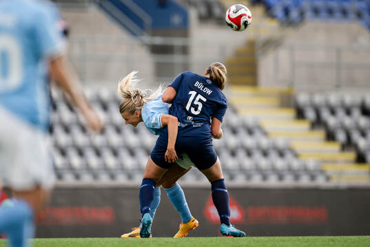 Malmö FFs Nellie Lilja och Eskilstuna Uniteds Emma Bulow