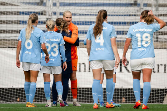 Malmö FFs målvakt Kathrine Østergaard Larsen jublar