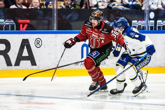 Örebros Emil Larsson och Leksands Matt Caito