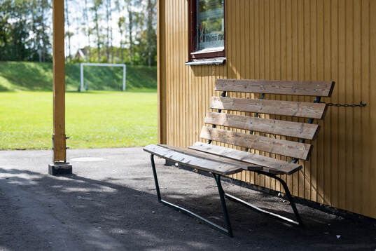 En tom bänk
