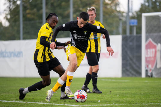 Malmö Citys Hussien Jeahze och Bunkeflos Kevin Molinga