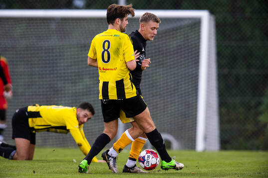 Bunkeflos Jacob Pressing mot Malmö Citys Oscar Jägare