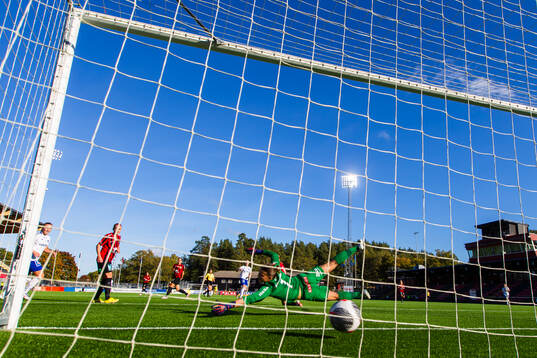 IFK Norrköpings Wilma Leidhammar gör 0-1 bakom