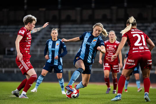 Piteås Cecilia Edlund och Djurgårdens Mimmi Larsson