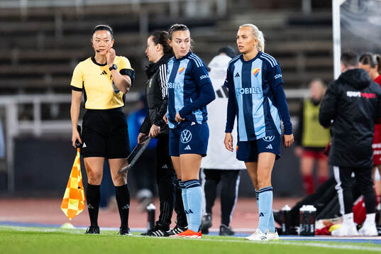 Djurgårdens Lucia Duras och Sara Lilja Vidlund byts in