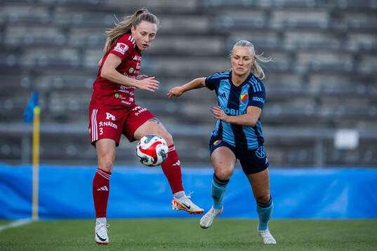 Piteås Ásla Johannesen och Djurgårdens Tove Almqvist