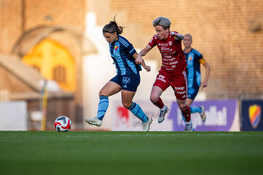 Djurgårdens Alexsandra Lobanova och Piteås Cecilia Edlund