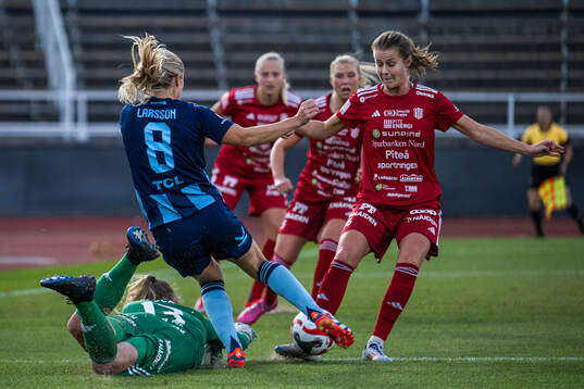 Piteås Maja Green och Djurgårdens Mimmi Larsson