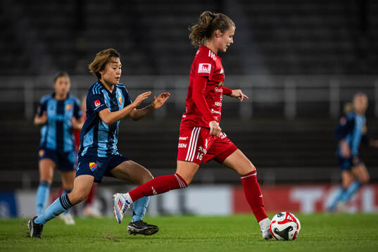 Djurgårdens Shinomi Koyama och Piteås Maja Green