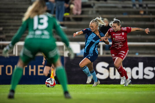 Djurgårdens Tove Almqvist and Piteås Selina Henriksson