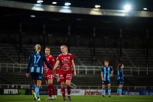 Djurgårdens Sara Lilja Vidlund och Piteås Tuva Skoog