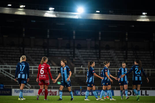 Djurgårdens Shinomi Koyama och Piteås Olivia Holm