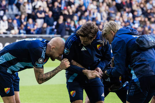 Djurgårdens Adam Ståhl har ont