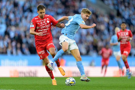 Värnamos Michael Steinwender och Malmö FFs Hugo Bolin