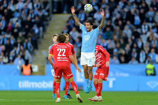 Malmö FFs Sergio Pena reagerar