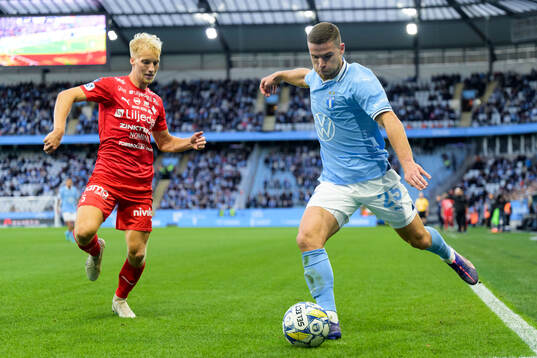 Värnamos Victor Larsson och Malmö FFs Gabriel Busanello