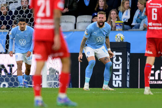 Malmö FFs Pontus Jansson reagerar