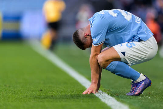 Malmö FFs Gabriel Busanello deppar