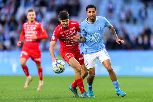 Värnamos Emin Grozdanic och Malmö FFs Sergio Pena
