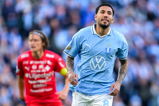 Malmö FFs Sergio Pena deppar