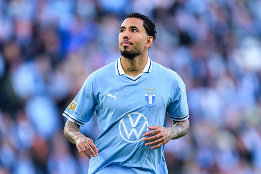 Malmö FFs Sergio Pena deppar