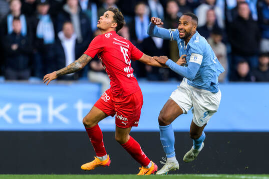 Värnamos Michael Steinwender och Malmö FFs Isaac Kiese