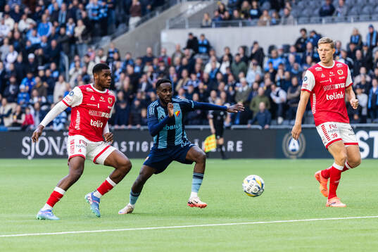 Kalmars Vince Osuji och Djurgårdens Tokmac Nguen