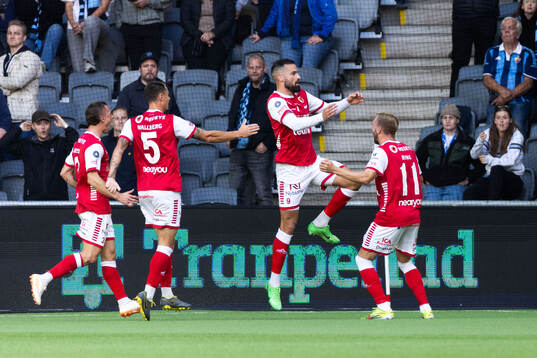 Kalmars Dino Islamovic jublar med Jonathan Ring