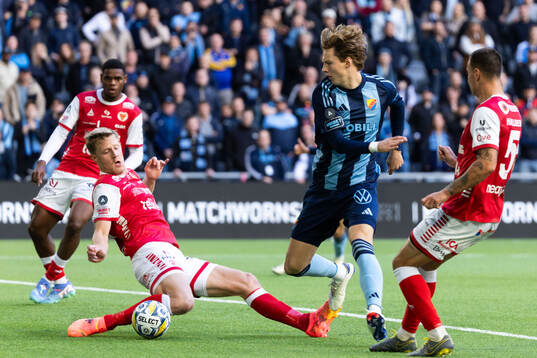 Kalmars Lars Saetra och Djurgårdens August Priske Flyger