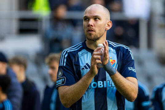 Djurgårdens Marcus Danielson tackar publiken
