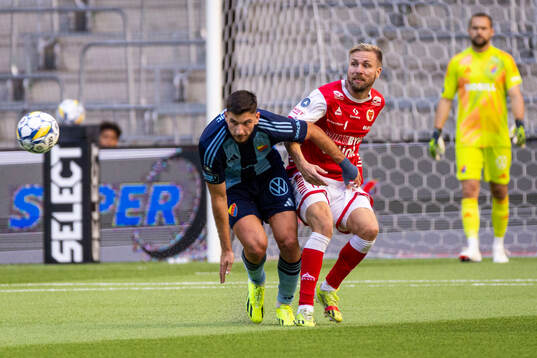 Djurgårdens Besard Sabovic och Kalmars Jonathan Ring