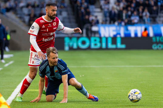 Kalmars Dino Islamovic och Djurgårdens Jacob Larsson
