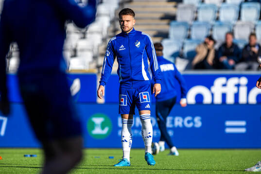 IFK Norrköpings Amadeus Sögaard på uppvärmningen