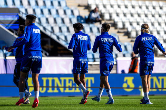 IFK Norrköpings spelare på uppvärmningen