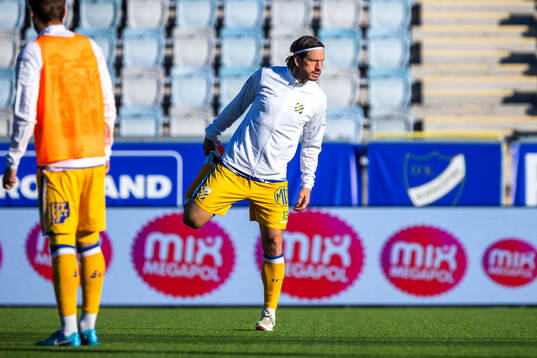 IFK Göteborgs Gustav Svensson på uppvärmningen