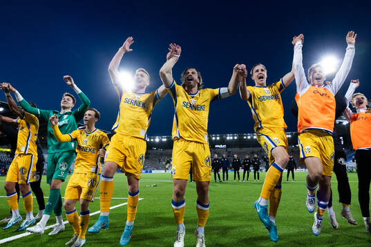 IFK Göteborgs spelare jublar
